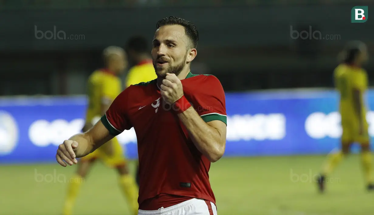 Bersama Timnas Indonesia, Ilija Spasojevic telah tampil 2 kali di level senior dengan torehan 3 gol. Debutnya terjadi pada 25 November 2017 di bawah pelatih Luis Milla saat laga persabatan melawan Guyana yang berkesudahan 2-1. Ia memborong dua gol dalam laga tersebut. (Bola.com/M. Iqbal Ichsan)