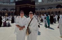5 Potret Umay Shahab dan Iqbaal Ramadhan Umrah Bareng ke Tanah Suci Mekkah, Didoakan Persahabatan Langgen Sampai ke Surga