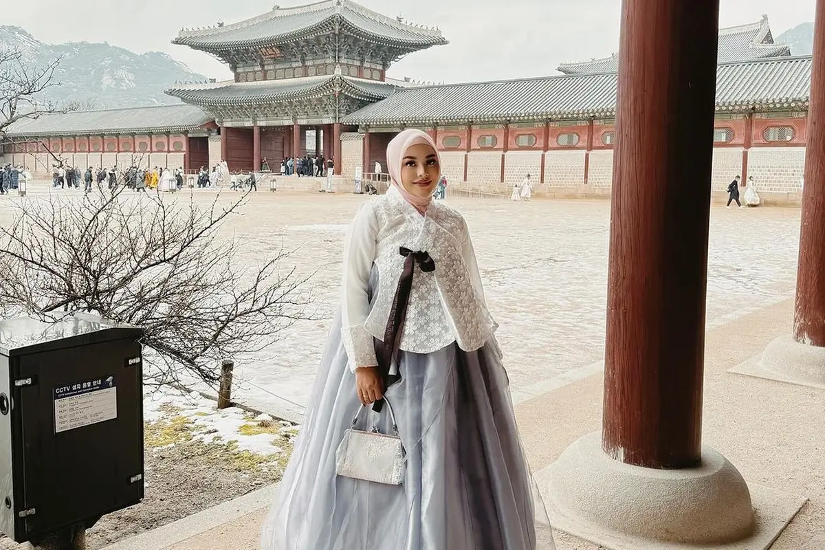8 Potret Gaya Liburan Musim Dingin Aurel Hermansyah di Korea Selatan, Tampil Stylish dengan Coat