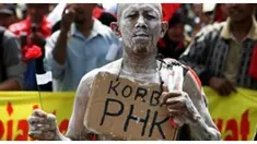 Pemutusan Hubungan Kerja (PHK) bukan merupakan barang baru dalam industri ketenagakerjaan di Indonesia. kabar PHK merupakan pukulan yang sangat mengejutkan bagi yang mendengarnya. 