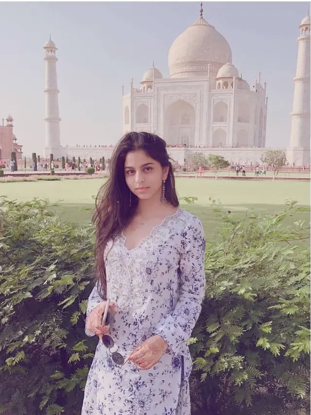6 Pesona Suhana Khan, Putri Shahrukh Khan yang Beranjak Dewasa