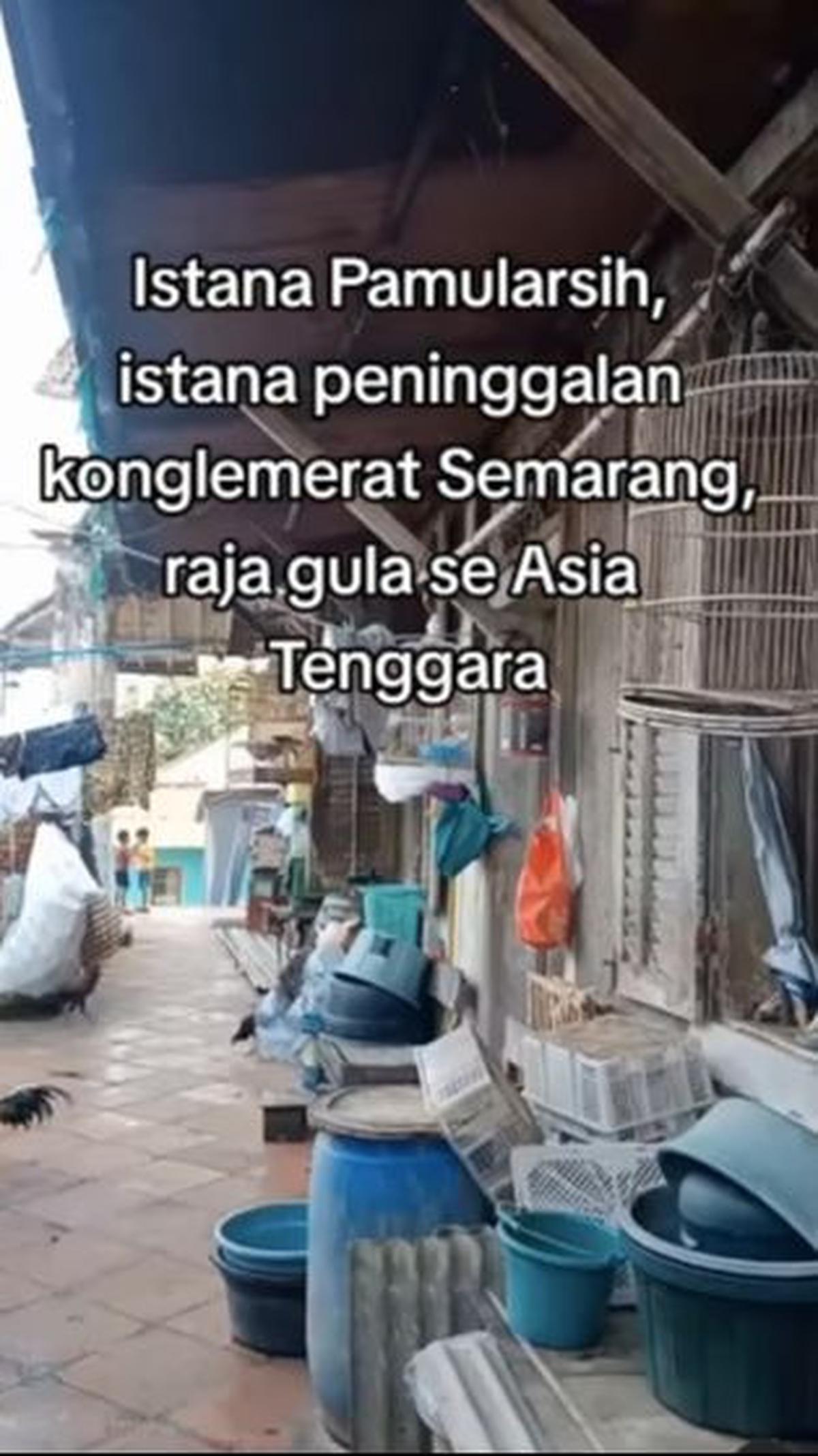 Sementara di samping bangunan itu sudah banyak sekali barang-barang warga sekitar yang tidak ditata dengan rapi.&nbsp;<br>