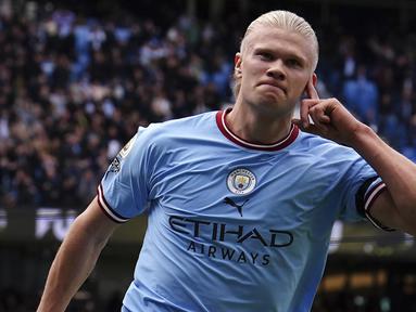 Erling Haaland tampil menggila bersama Manchester City di musim debutnya di Liga Inggris musim 2022/2023 ini. Dengan torehan 15 gol dari 9 laga, termasuk membuat 3 kali hattrick, striker asal Norwegia tersebut diprediksi akan terus menambah pundi-pundi golnya. Bagaimana dengan pemain lain? Ada 5 pemain yang juga tampil lumayan tajam sejauh ini, namun diprediksi hanya akan jadi bayang-bayang Sang Monster mulut gawang tersebut. Berikut kelima pemain tersebut. (PA via AP/Martin Rickett)