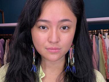 Begini potret Marshanda mengunggah foto dengan memamerkan wajah polosnya tanpa menggunakan makeup di media sosial Instagramnya. Tak hanya itu, ia juga menuliskan pesan yang menyentuh dan banjir pujian netizen. (Liputan6.com/IG/@marshanda99)