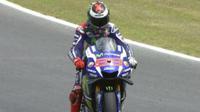 Jorge Lorenzo menjadi pebalap dengan catatan waktu tercepat pada sesi latihan bebas kedua MotoGP Spanyol di Sirkuit Jerez, Jumat (22/4/2016). Dia mengungguli dua rivalnya, Marc Marquez dan Valentino Rossi. (Crash)
