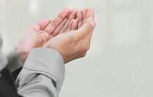 Doa Khotbah Kedua Salat Jumat, Lengkap Beserta Artinya