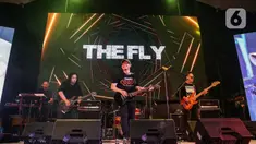 Grup musik The Fly saat tampil pada hari kedua festival musik All You Can Hear Gigs di Asthana Kemang, Jakarta Selatan, Rabu (6/11/2024). (Liputan6.com/Angga Yuniar)