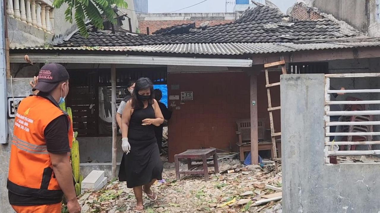 Putri merupakan seorang wanita sebatang kara yang tinggal di Jalan Mayang Sari III, RT 014 RW 015 Tugu Utara, koja, Jakarta Utara.