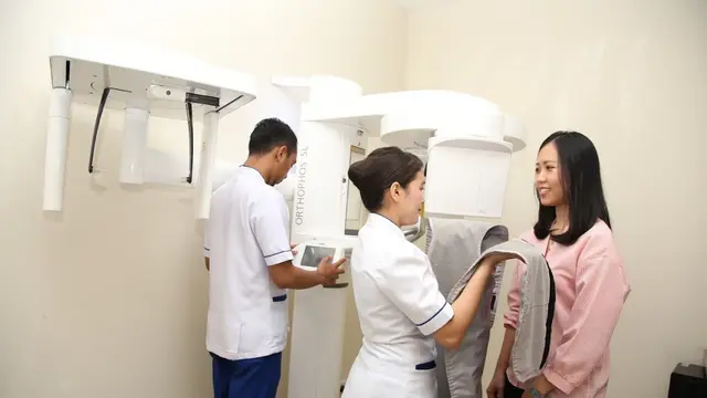 Penanganan dengan Dental Implant dan Bone Graft