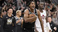 Selebrasi pemain Spurs saat mengalahkan Cavaliers di lanjutan NBA 2022/2023 (AP)