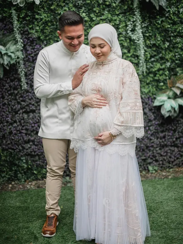 6 Potret Tasyakuran Empat Bulan Kehamilan Kesha Ratuliu, Penuh Kebahagiaan