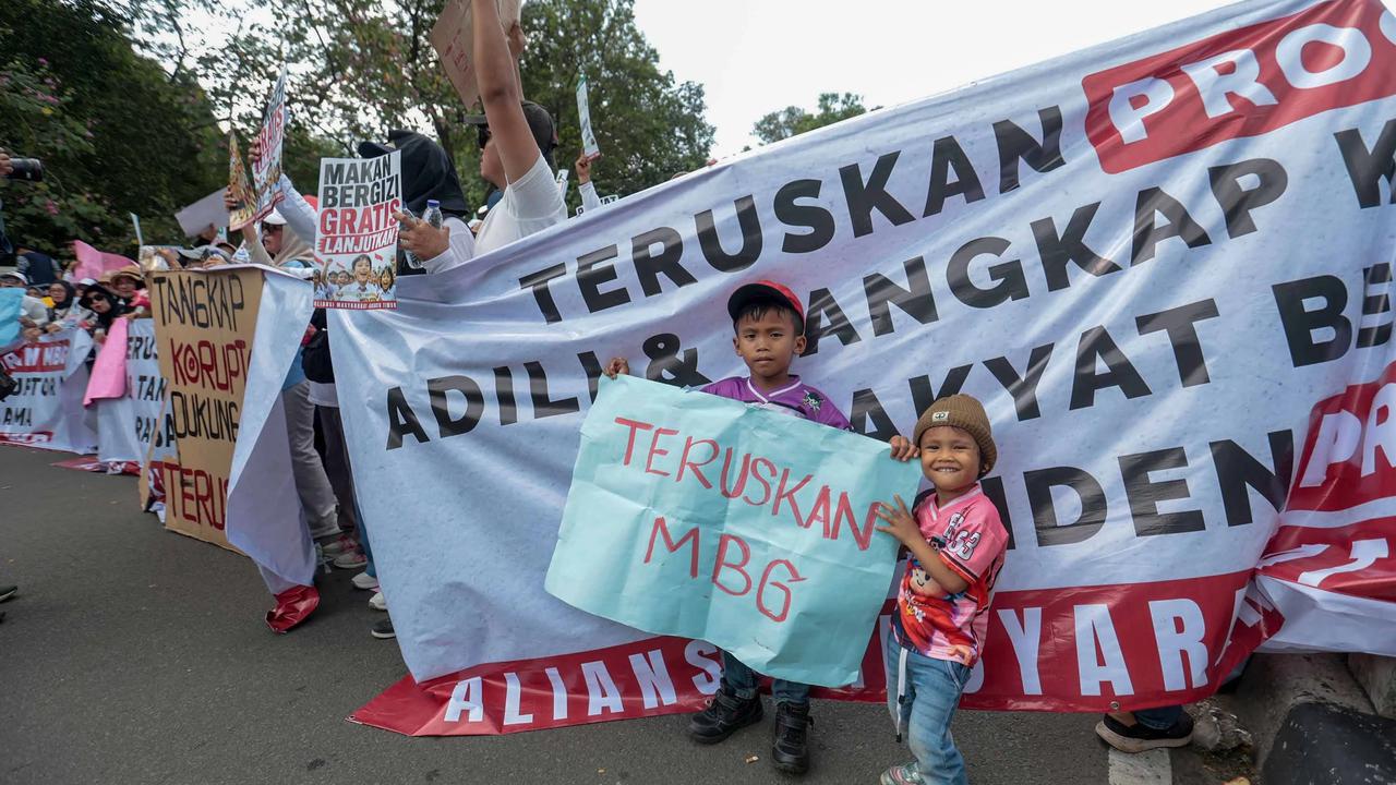 FOTO: Massa Aksi Dukung Kelanjutan Program Makan Bergizi Gratis