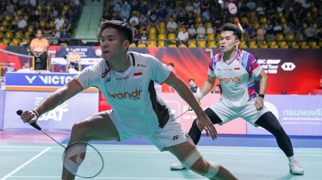 Aksi pasangan Indonesia, Leo Rolly Carnando dan Daniel Marthin pada pertandingan perempat final Thailand Open 2026 saat melawan Peeratchai Sukphun/Pakkapon Teeraratsakul, Jumat (15/5/2026) di Bangkok.