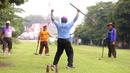 Selain menyehatkan, olahraga yang mirip dengan golf ini dipilih karena minim resiko cedera dan yang pasti lebih murah meriah. (Bola.com/M Iqbal Ichsan)