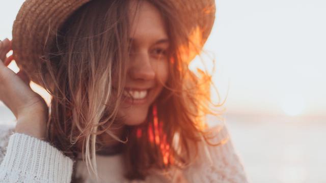 Ilustrasi bahagia, menikmati hidup, cantik