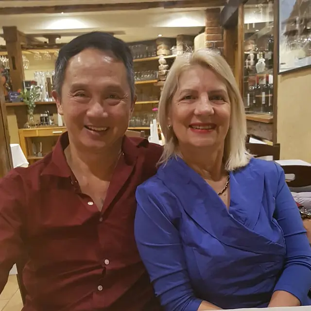 6 Potret Uschi Kurniawan Ibu Jennifer Bachdim dan Suami, 44 Tahun Menikah