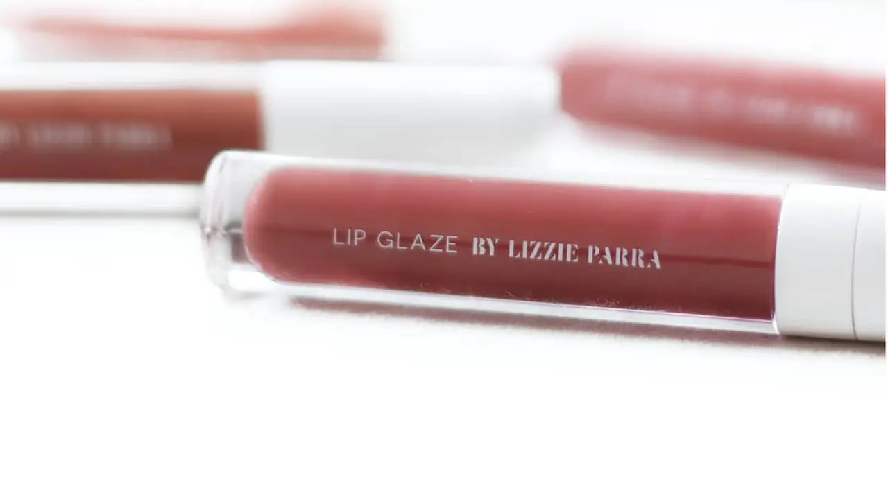 Bibir Sehat Berkilau dengan Tren Lip Glaze