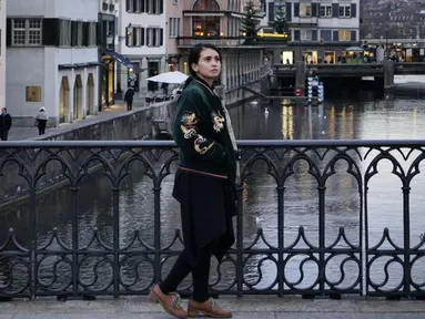 Di sela-sela kesibukannya, wanita berusia 31 tahun ini kerap menyempatkan waktu untuk traveling. Selain mengunjungi tempat-tempat wisata, Ayushita juga gemar mengunjungi kota tua seperti di Zurich, Swiss. (Liputan6.com/IG/ayushita)