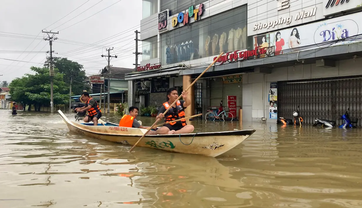 Pada Minggu (8/10) pihak berwenang melaporkan bahwa curah hujan sebesar 200 mm telah turun dalam 24 jam sebelumnya di wilayah Bago. (AP Photo/Thein Zaw)