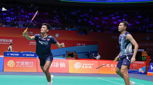 Ganda putra Indonesia Fajar Alfian/Muhammad Shohibul Fikri lolos ke perempat final Kejuaraan Bulu Tangkis Asia 2026 usai menumbangkan pasangan tuan rumah Chen Bo Yang/Liu Yi 21-17 dan 25-23 di Ningbo Olympic Sports Center, China, Kamis (9/4). (foto: PBSI)