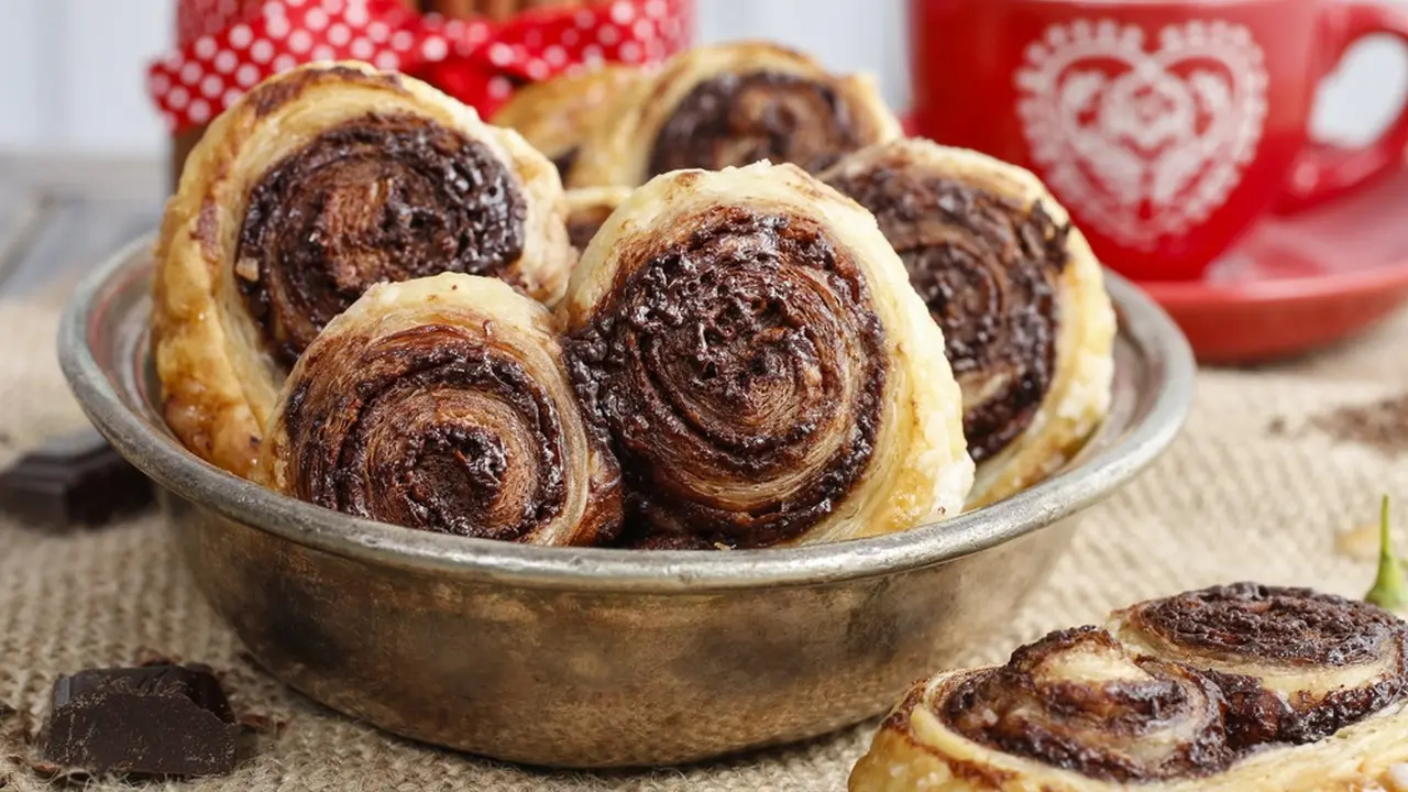 kue pastry roll nutella