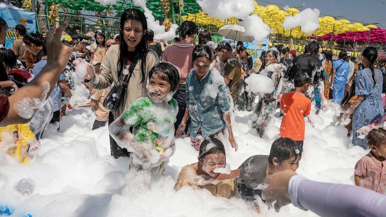 FOTO: Kemeriahan Festival Air Thingyan di Yangon