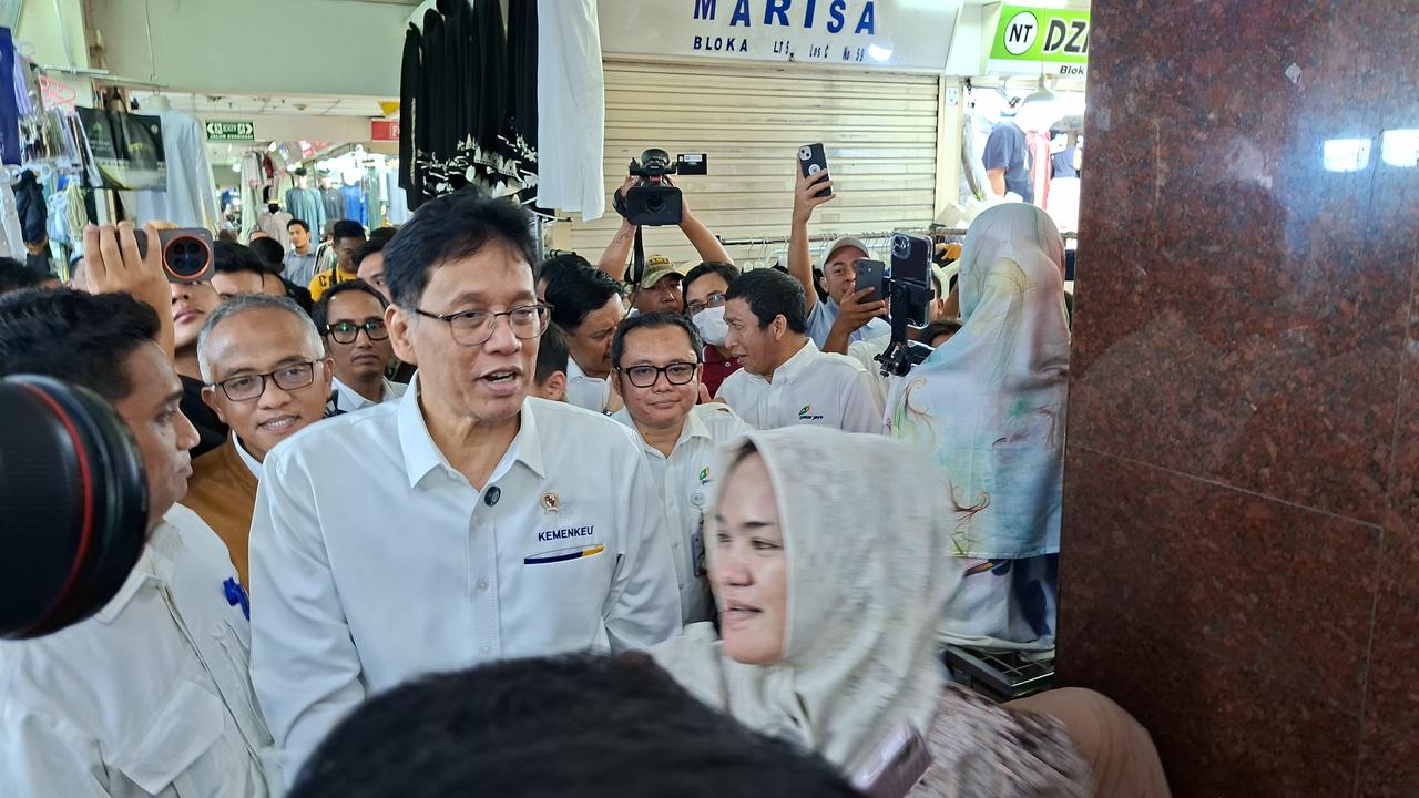 Menkeu Purbaya Bantah Ekonomi Resesi Usai Diserbu saat Blusukan ke Pasar Tanah Abang