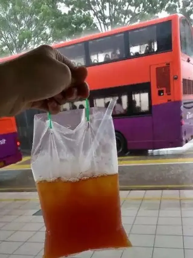 6 Lifehack Minum Es Teh di Plastik Ini Bikin Geleng Kepala