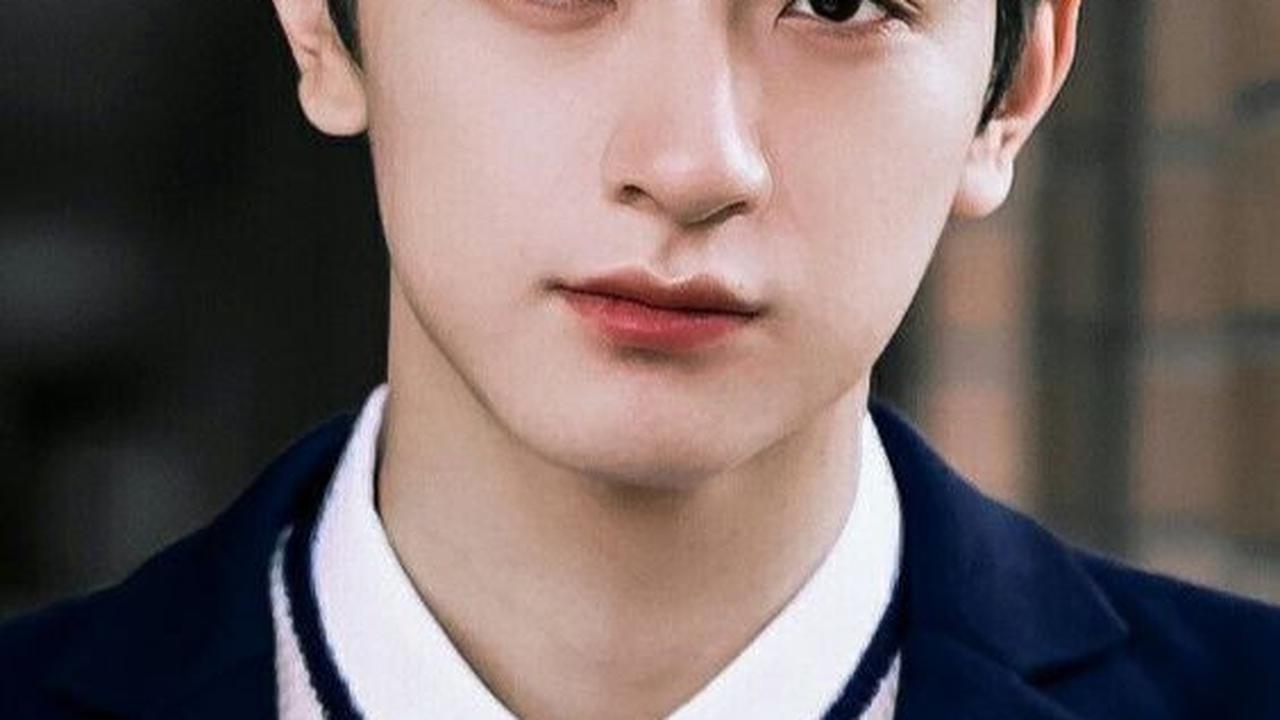 <b>Gaya Rambut Comma</b>