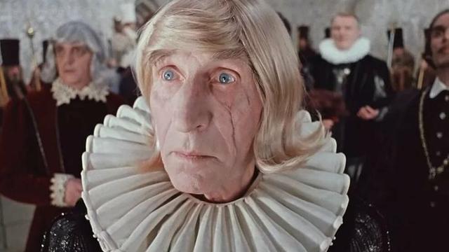 Ruff collar atau millstones collar