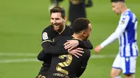 Lionel Messi rayakan gol bersama Sergino Dest saat Barcelona cukur Real Sociedad 6-1 (AFP/Ander Gillenea)
