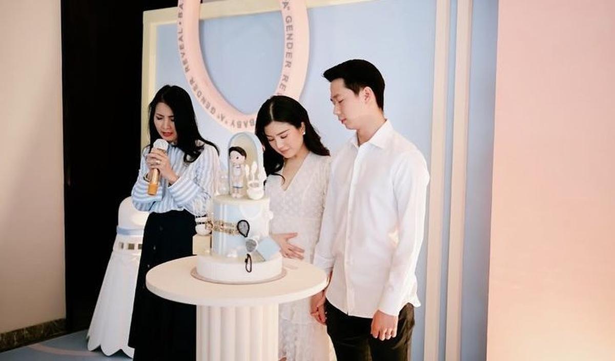Ibunda Valencia Tanoe, Liliana Tanoesoedibjo mengucapkan selamat untuk sang anak. Dia mengucap syukur.
