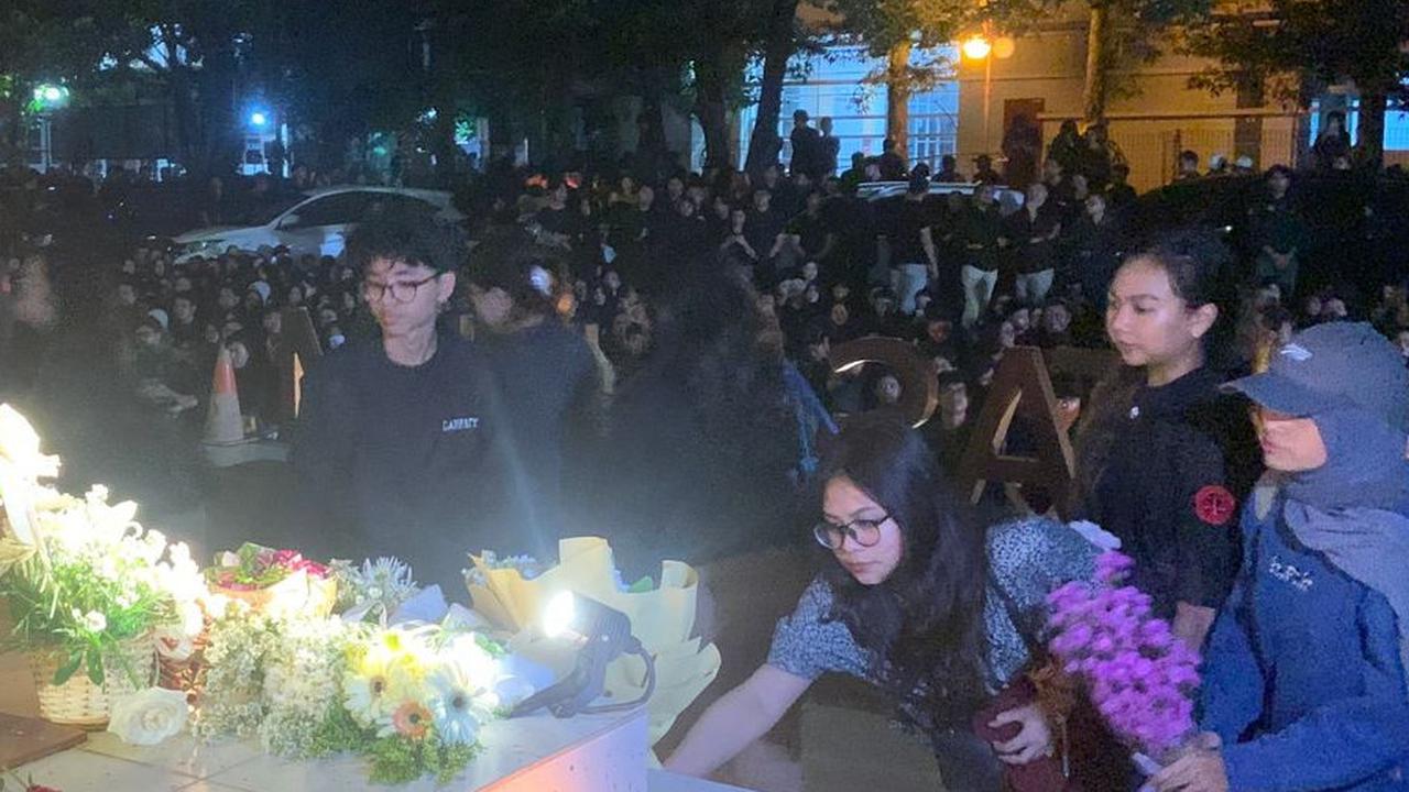 Acara doa bersama dan tabur bunga untuk Argo di FH UGM