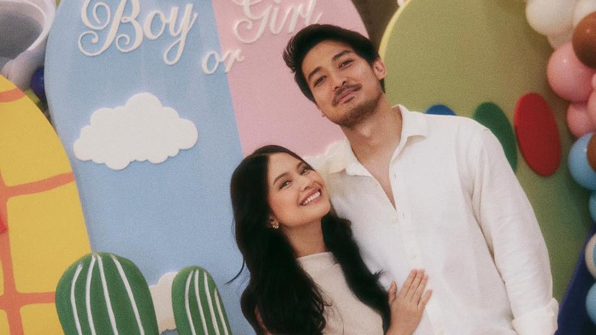 Gaya Simple Pamer Baby Bump Hanggini Saat Gender Reveal Bertema Toy Story, Terungkap Jenis Kelamin Anak Pertamanya