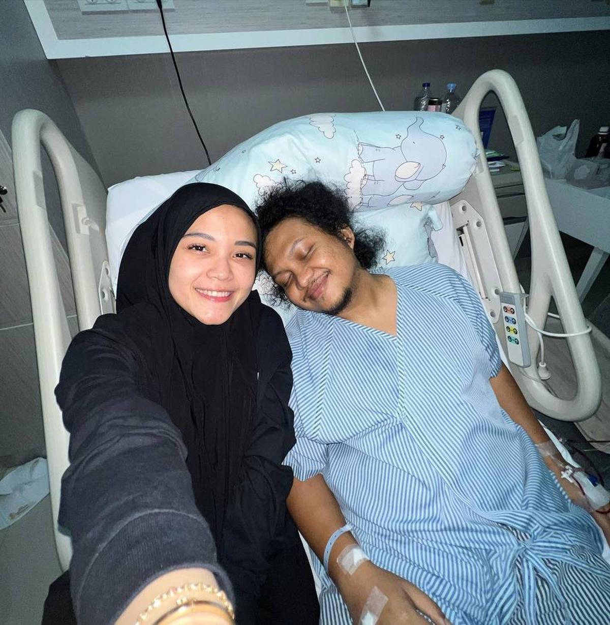 Ikut prosesi pemakaman sang ayah