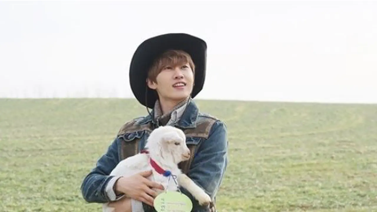Eunhyuk Super Junior Kesulitan Berinteraksi dengan Burung Unta