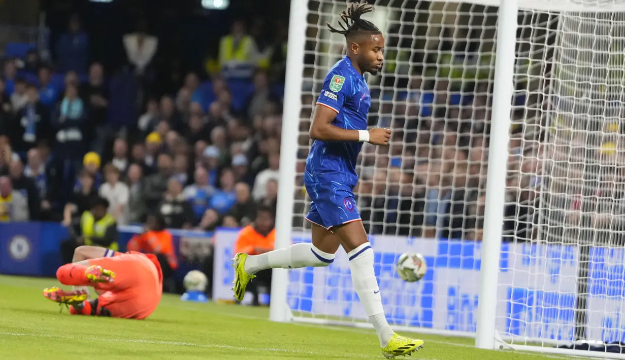 Christopher Nkunku menjadi bintang kemenangan Chelsea dengan memborong tiga gol alias hattrick. (AP Photo/Kirsty Wigglesworth)