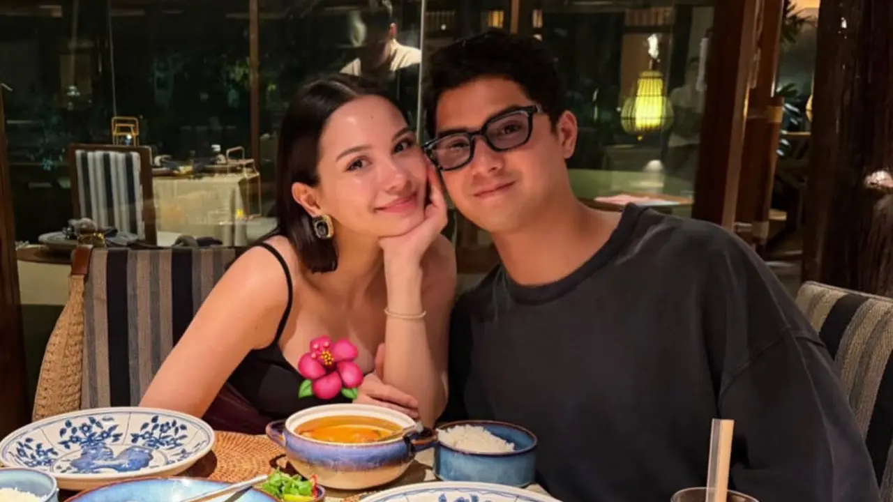 Alyssa Daguise saat dinner bareng Al Ghazali di Krabi, Thailand pakai long dress. [@alyssadaguise]