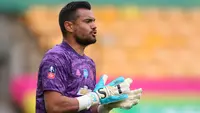 Musim 2021/2022 ini tercatat banyak pemain asal Argentina yang berlaga di liga-liga top Eropa yang bermain di berbagai posisi, tak terkecuali untuk posisi kiper. Mereka mampu menyaingi dominasi kiper-kiper dari Eropa. Berikut 7 di antaranya. (AFP/Pool/Catherine Ivill)