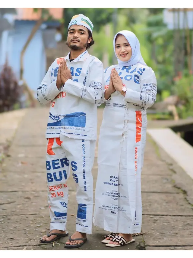 6 Outfit Lebaran Couple Ala Khoirul Anam Ini Nyeleneh, Bahan Karung hingga Handuk