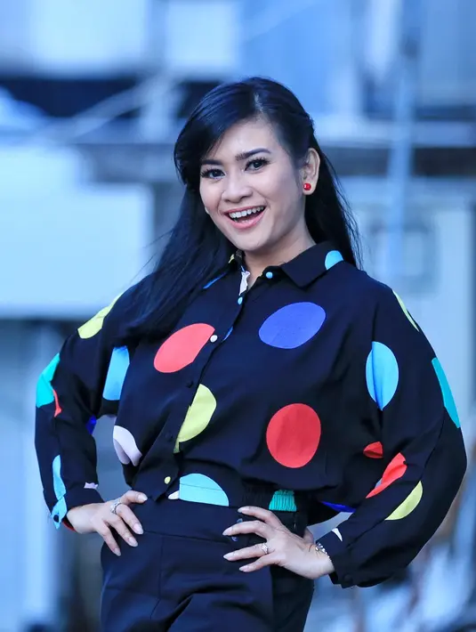 "Aku menemukan kendala a b c d. Yang aku pernah alami, aku tahu akan seperti apa. Karena memang nggak ketemu jalan saja. Waktu itu aku mencoba untuk memulai yang baru, tapi Tuhan menjawab lain," katanya. (Adrian Putra/Bintang.com)