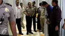 Kapolri Jenderal Tito Karnavian bersiap meninggalkan lokasi usai mengikuti rapat dengan Komisi III di Gedung Parlemen Senayan, Jakarta, Senin (5/12). (Liputan6.com/Johan Tallo)