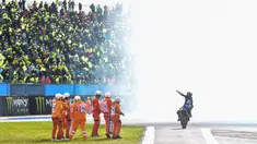 Gelar tersebut diraih setelah Fabio Quartararo finis keempat pada balapan MotoGP Emilia Romagna di Sirkuit Misano, Minggu (24/10/2021) malam WIB. (AFP/Andreas Solaro)