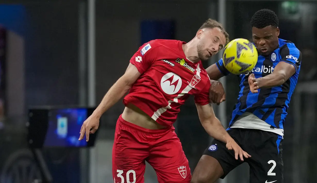 Gol tunggal Monza dicetak oleh bek Luca Caldirola. Gol itu dicetak oleh mantan pemain primavera Inter tersebut pada menit 78. (AP Photo/Antonio Calanni)