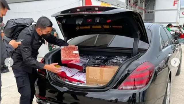 Ada Benda yang Bikin Salah Fokus di Bagasi Mobil Jokowi Saat Tonton MotoGP Mandalika