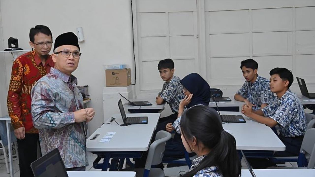 Wamendikdasmen Pastikan Pelaksanaan TKA Bandung Berjalan Sesuai Prosedur