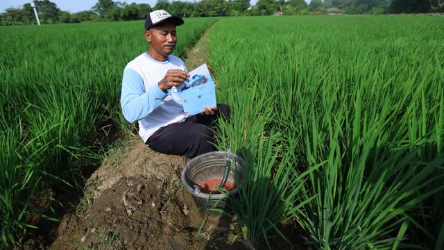 Masyarakat dari berbagai profesi menerima undangan acara pada 17 Agustus di Istana Merdeka  (Foto: Biro Pers, Media, dan Informasi Sekretariat Presiden)