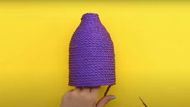 Cara membuat lampion sederhana dari botol bekas dan lilitan tali