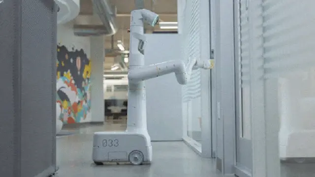 Prototipe robot Alphabet, yang diciptakan tim Everyday Robots di laboratorium X, dan dipekerjakan di kantor Google (Dok. X)