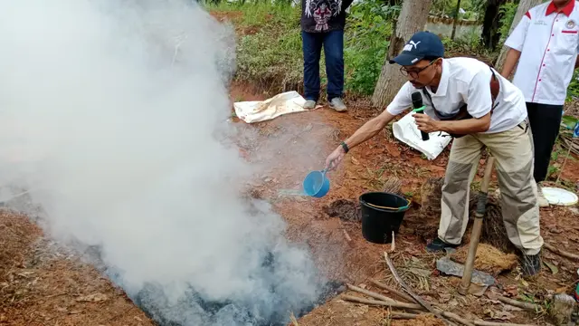Petani Sulap Limbah Kelapa Sawit Produk Biochar, Apa Itu?